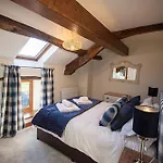 بيت للعطل Barn, A Luxury, Chacterful With 2 Dogs Welcome And Wood Burning Stove Castle Carrock