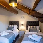 Barn, A Luxury, Chacterful With 2 Dogs Welcome And Wood Burning Stove بيت للعطل Castle Carrock