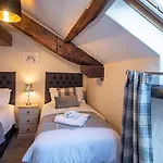 Barn, A Luxury, Chacterful With 2 Dogs Welcome And Wood Burning Stove بيت للعطل