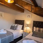 Barn, A Luxury, Chacterful With 2 Dogs Welcome And Wood Burning Stove * Castle Carrock