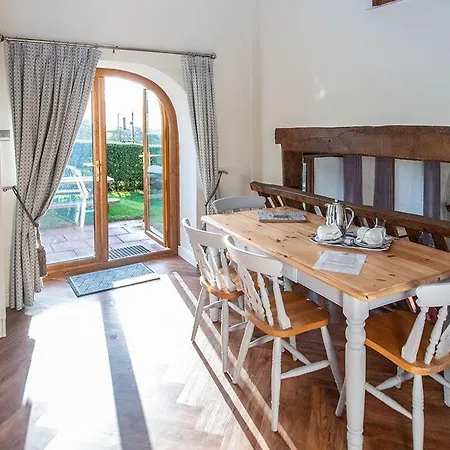 Barn, A Luxury, Chacterful With 2 Dogs Welcome And Wood Burning Stove Holiday home Castle Carrock