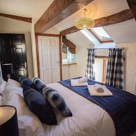 Barn, A Luxury, Chacterful With 2 Dogs Welcome And Wood Burning Stove *