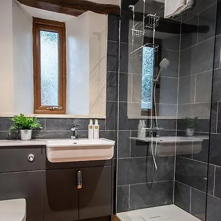 Barn, A Luxury, Chacterful With 2 Dogs Welcome And Wood Burning Stove