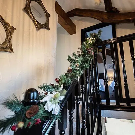 Barn, A Luxury, Chacterful With 2 Dogs Welcome And Wood Burning Stove